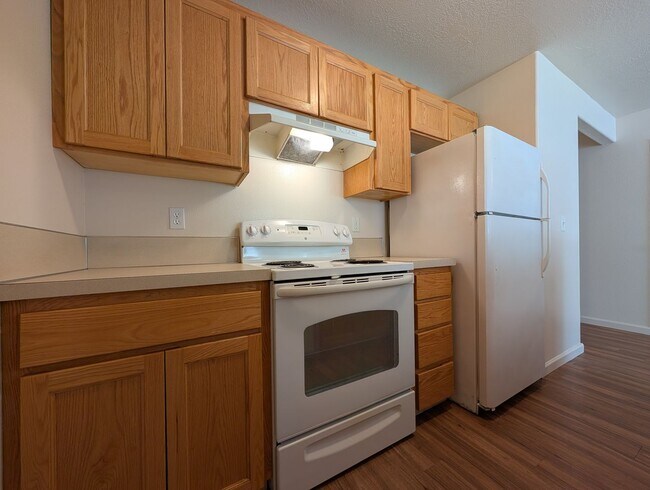 Building Photo - 3-Bedroom, 1.5-Bath Duplex In The Thurston Area of Springfield!