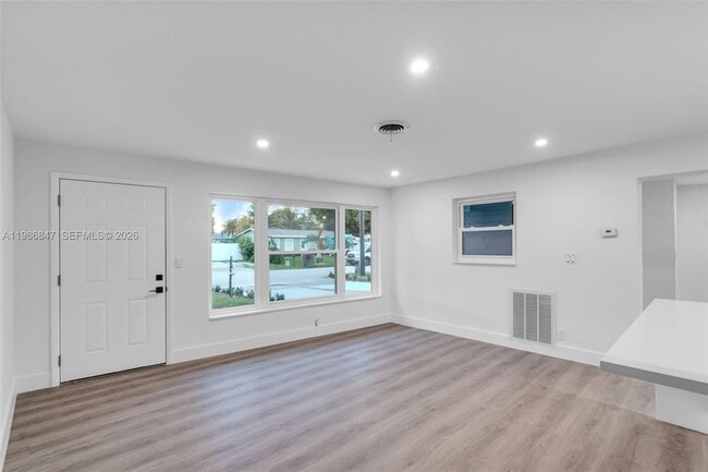 Building Photo - 3180 NE 10th Terrace