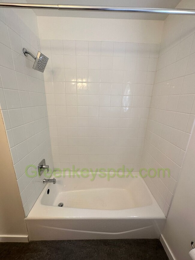 Building Photo - Gorgeous Pet-Friendly 3 Bedroom 1 Bath House