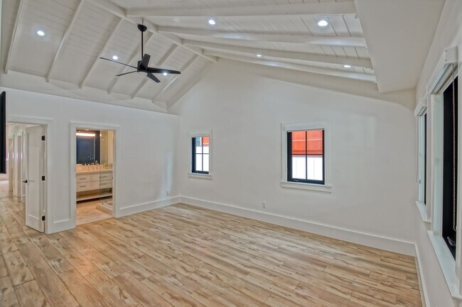 Building Photo - Completely Remodeled, Custom 3BR2BA Home w/ Spacious Floorplan, Amazing Indoor/Outdoor Space, Gat...