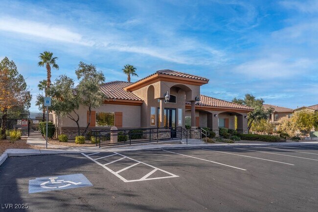 Building Photo - 7701 W Robindale Rd