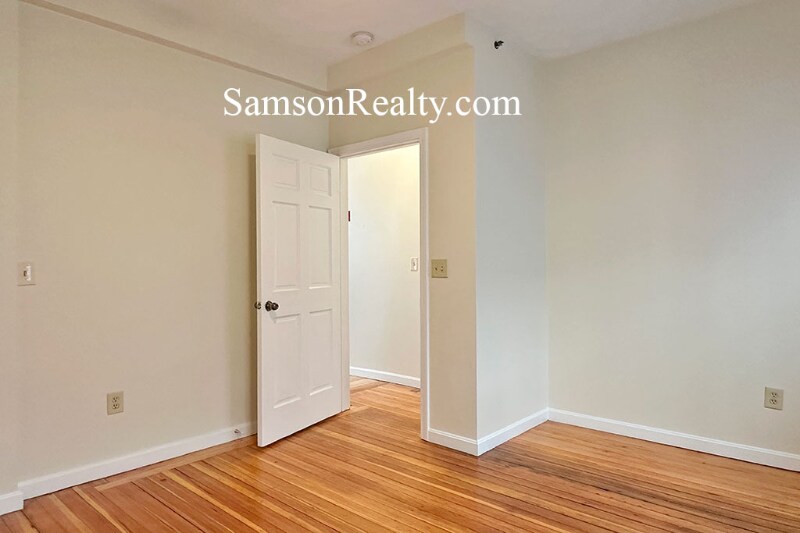 Building Photo - 204 Angell St