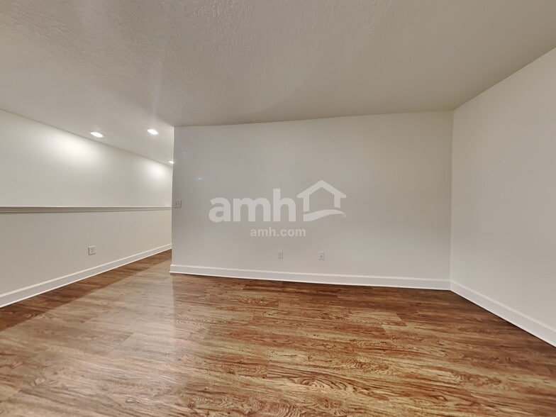 Building Photo - 646 Welcome Home Dr