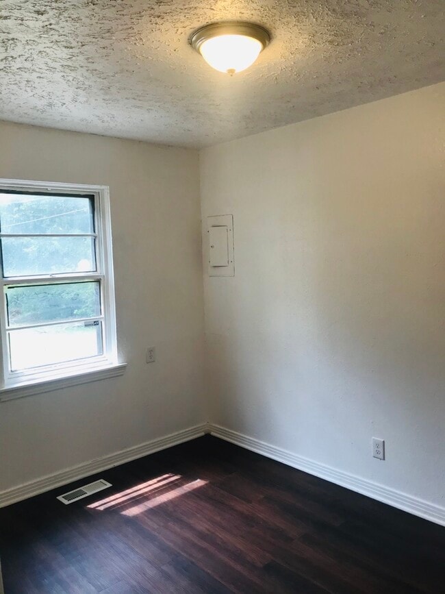 Building Photo - 1416 NE 39th St