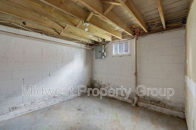 Building Photo - 3417 Eminence Blvd