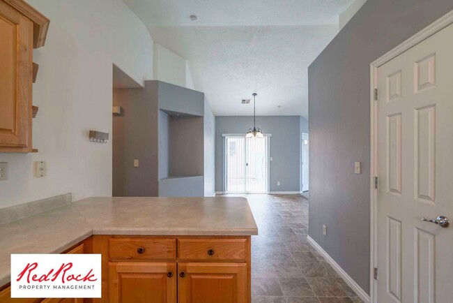 Building Photo - Dog Friendly - 3 Bedroom, 2 Bathroom Prope...