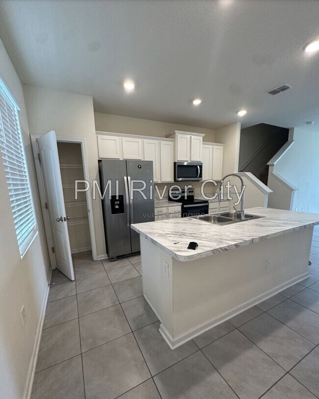 Building Photo - 523 Spanish Oaks Way
