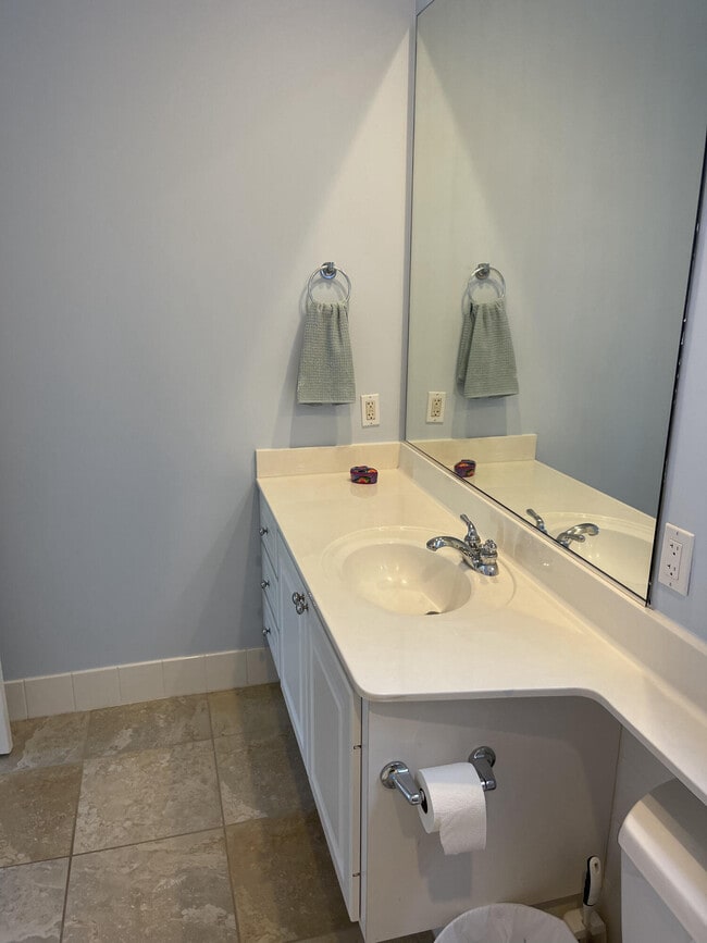 Building Photo - 1833 Dakota Dr