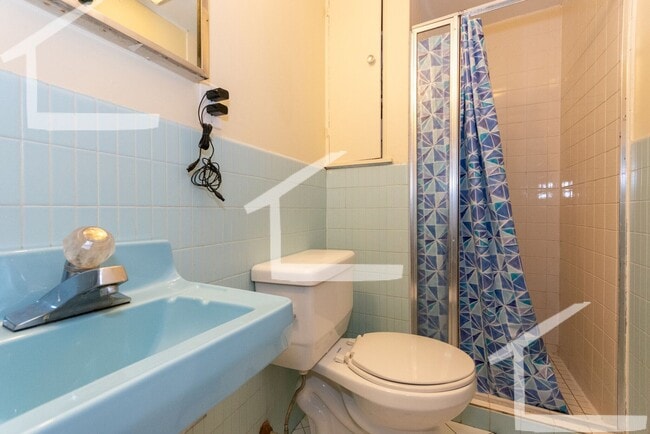 Building Photo - 3Br/2Bth, Available Sep. 1, 2026. Great for a rommate students. MUST SEE!!