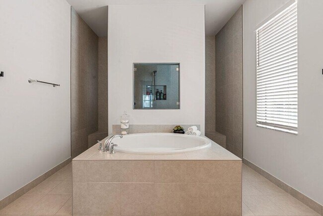 Building Photo - 12404 Nautilus Cir