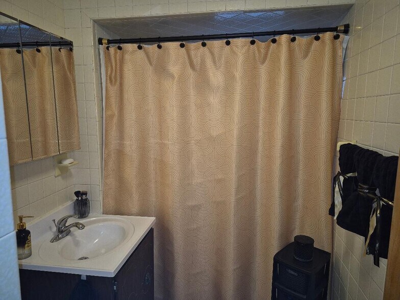 Building Photo - 65 Chipman St