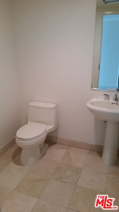 Building Photo - 13700 Marina Pointe Dr
