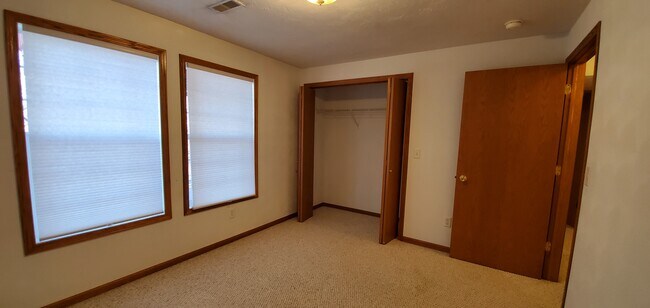 Building Photo - 1304 Glencoe Ln