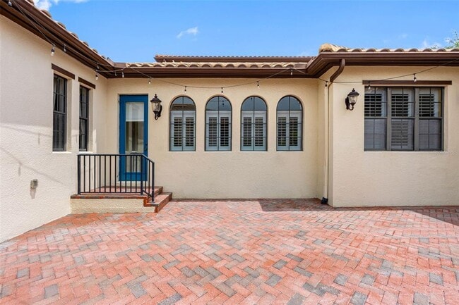 Building Photo - 6022 Beacon Shores St