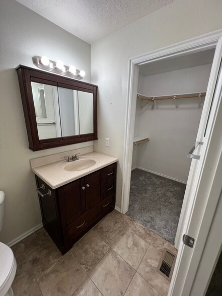 Building Photo - 3576 N Canary Way