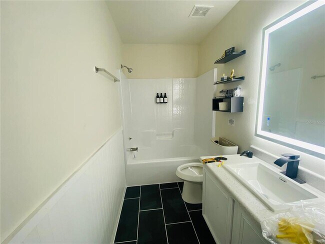 Building Photo - 638 Muskrat Dr
