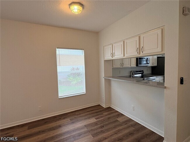 Building Photo - 8079 Pacific Beach Dr