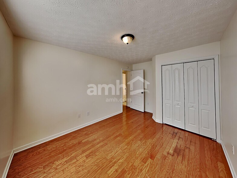 Building Photo - 406 Redwood Trail