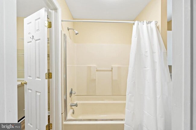 Building Photo - 2537 S Broad St