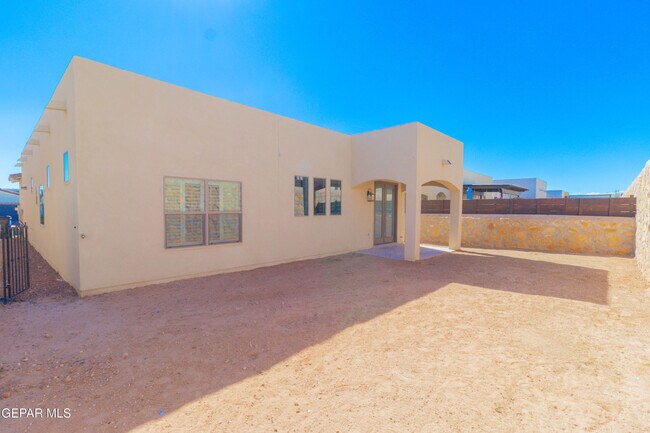 Building Photo - 13815 Paseo De Plata Dr