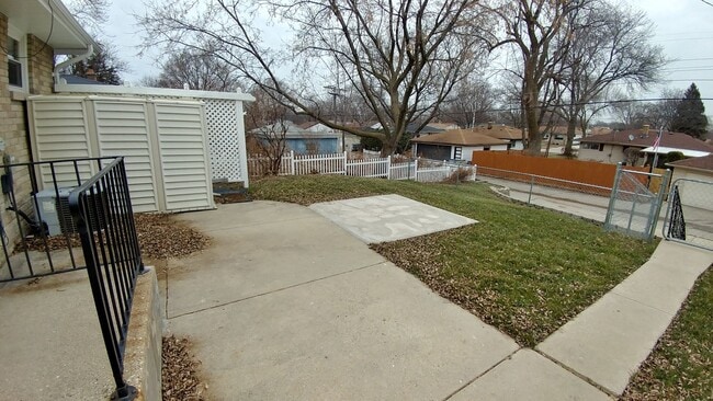 Building Photo - Charming 3-Bed Home with Private Yard – Gr...