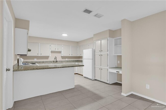 Building Photo - 14 S Casa Linda St