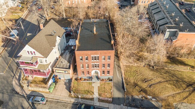 Building Photo - 202 Mather St