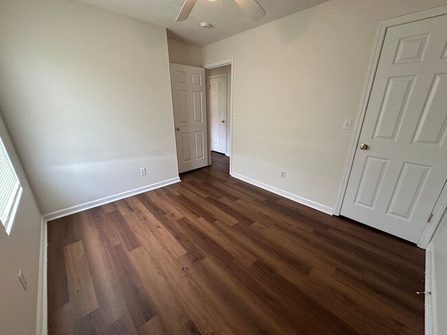 Building Photo - 1651 W Kole Dr