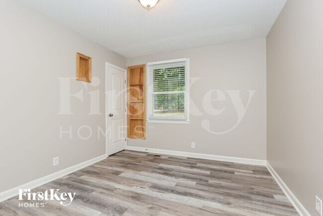 Building Photo - 704 Berkshire Dr