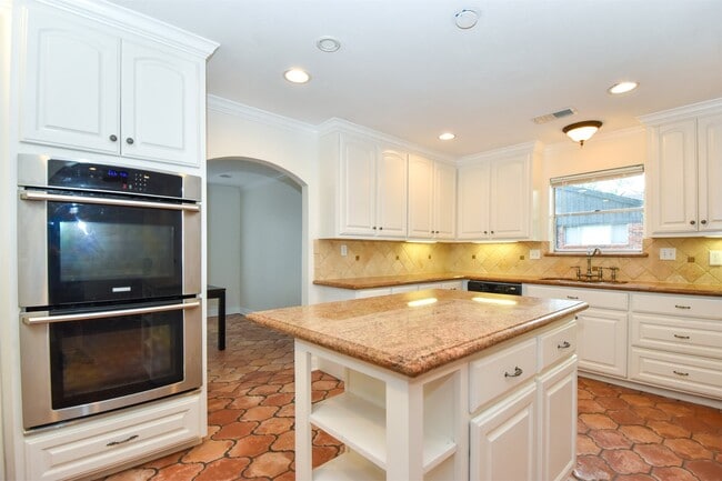 Building Photo - 18603 Point Lookout Dr