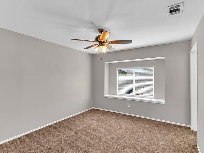 Building Photo - 4729 Woodhaven Ln, Haltom City, TX 76137