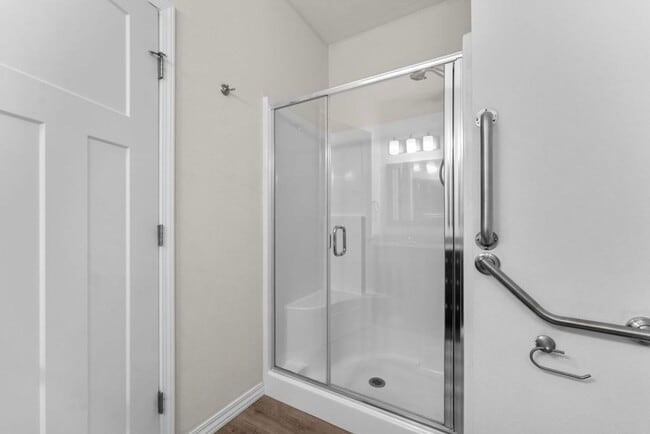 Building Photo - NEW LUXURY 3 BED 2 BATH 2 CAR GARAGE DUPLEX