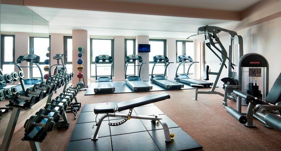 Building Photo - 200 Chambers St