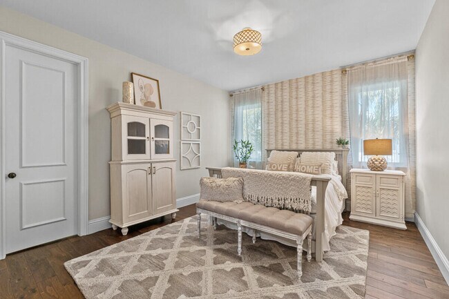 Building Photo - 2280 Queen Palm Rd