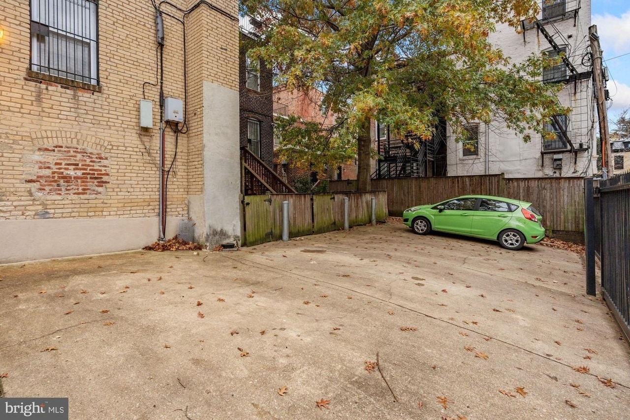 Building Photo - 1109 O St NW