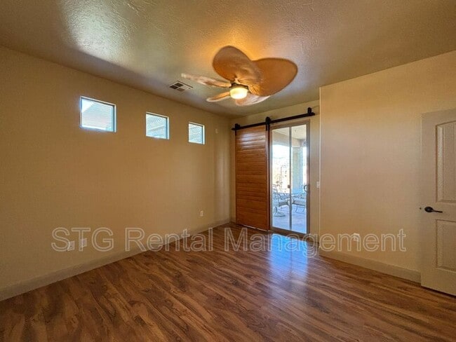 Building Photo - 530 S Coral Cv