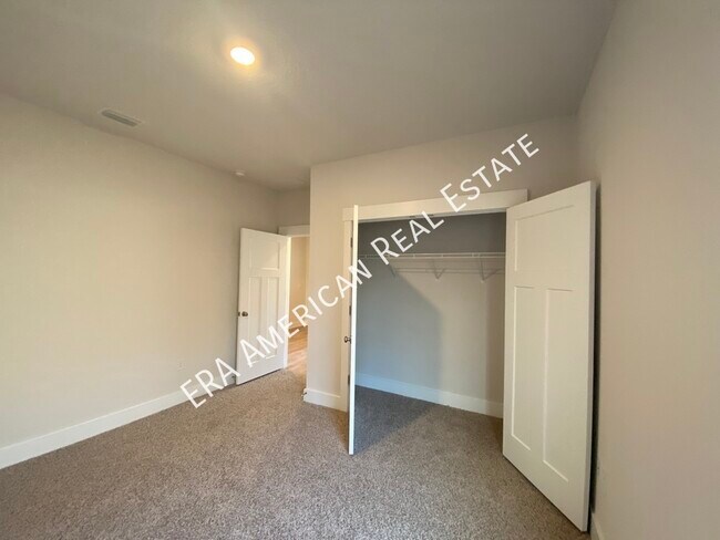 Building Photo - 3398 Southwind Dr