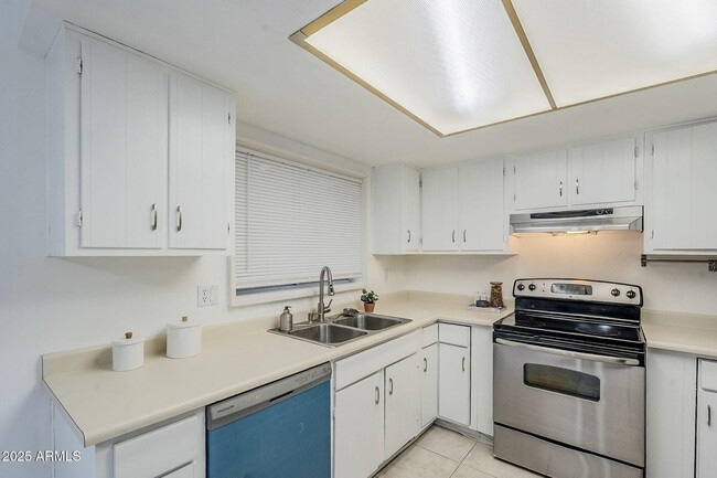 Building Photo - 16 W Loma Vista Dr