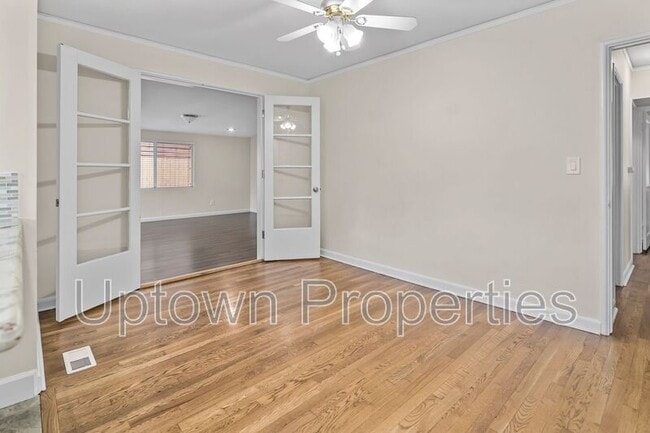 Building Photo - 9520 SW Cypress St