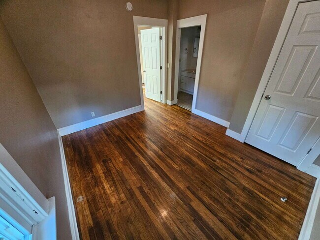 Building Photo - Cute and Cozy Main Level 2 Bedroom 1.5 Bath