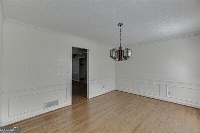 Building Photo - 766 Chesterfield Dr
