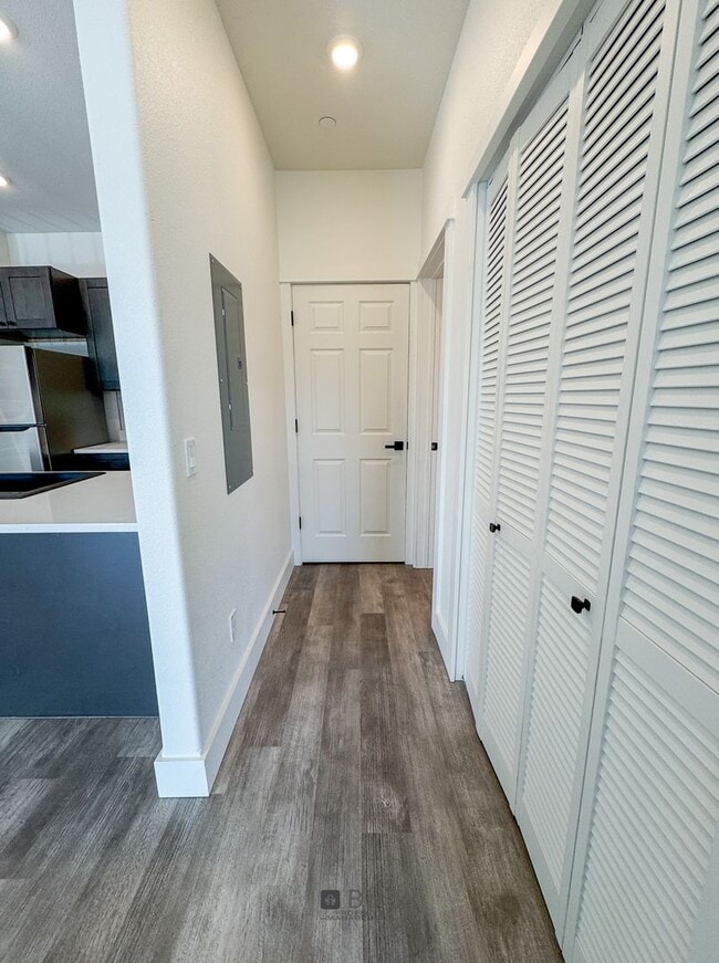Building Photo - BRAND NEW Pet Friendly 1 bed/ 1 bath apartment!