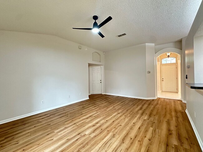 Building Photo - 5 minutes to the beach!  Remodeled Home!