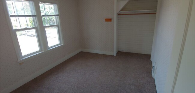 Building Photo - Charming 3 bedroom, 1.5 bathroom in North ...