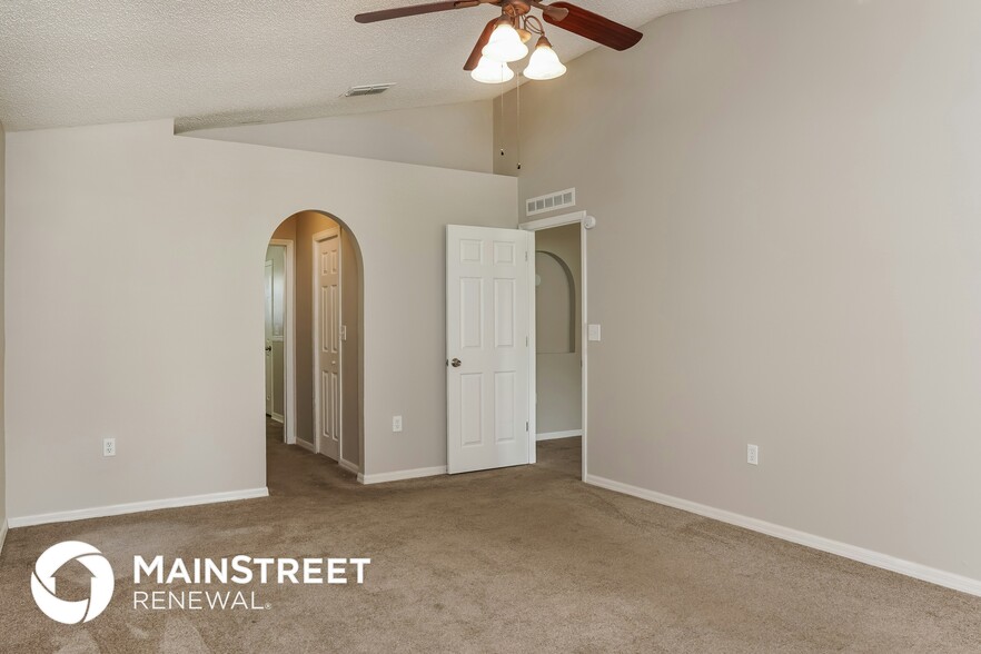 Building Photo - 1394 Gillott St NW