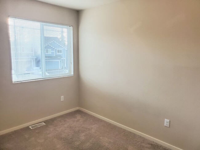 Building Photo - Home for Rent in Puyallup