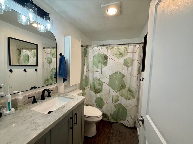 Building Photo - Gallery Condominium - Downtown Kirkland