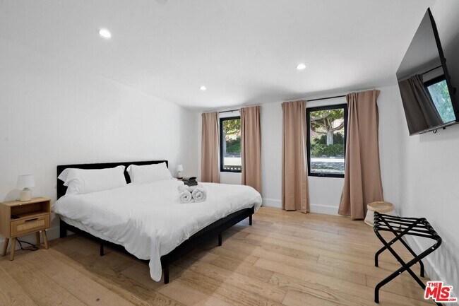 Building Photo - 1812 Navy St