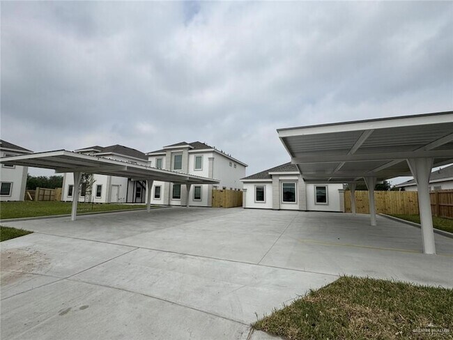 Building Photo - 1605 Molino Dr