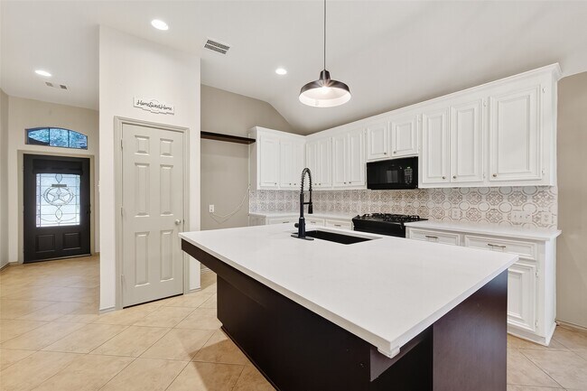 Building Photo - 2826 Lakecrest Forest Dr